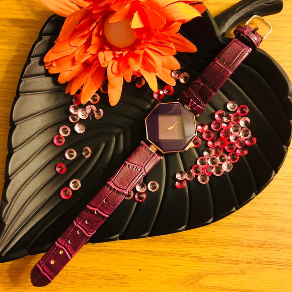 Purple elegant watch - Picture 4 of 4